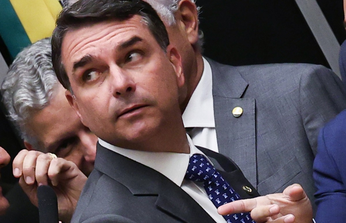Campanha de Flávio Bolsonaro ganha nova esperança com troca de marqueteiro
