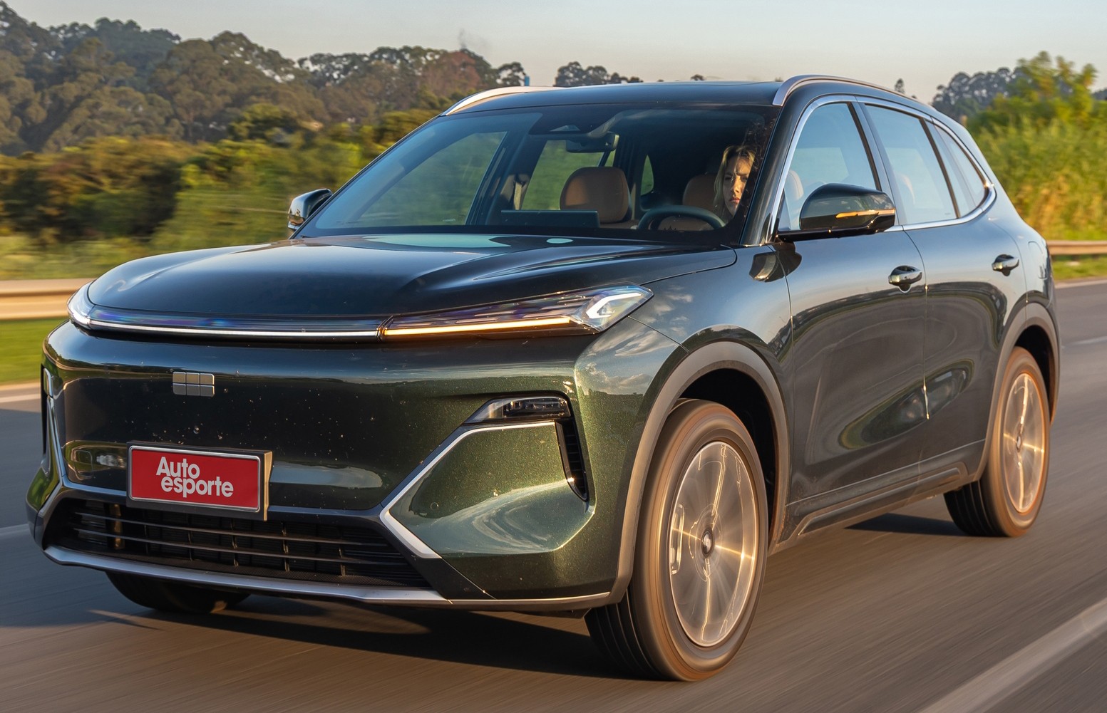 Geely EX5 EM-i promete 1.300 km de autonomia