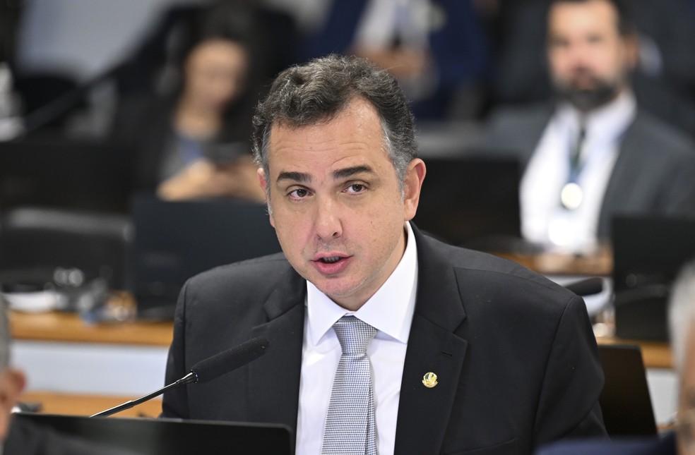 Rodrigo Pacheco, presidente do Senado, discute possível indicação para o STF.