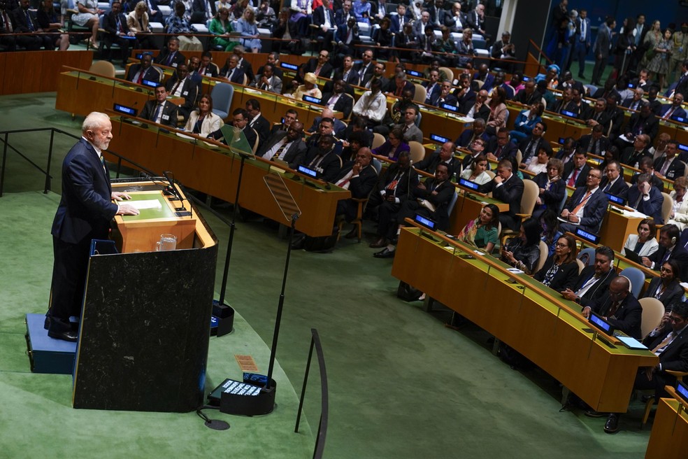 Luiz Inácio Lula da Silva profere discurso na Assembleia Geral da ONU — Foto: Seth Wenig/AP