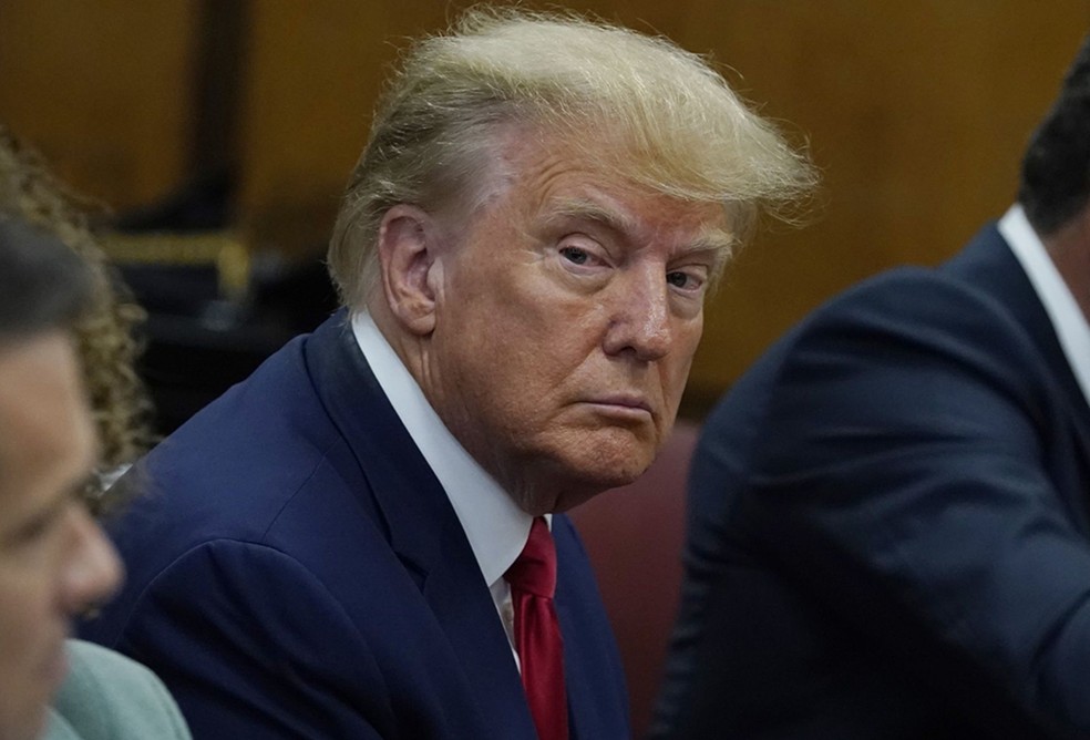 Trump é acusado de 34 crimes e alega inocência Mundo Valor Econômico