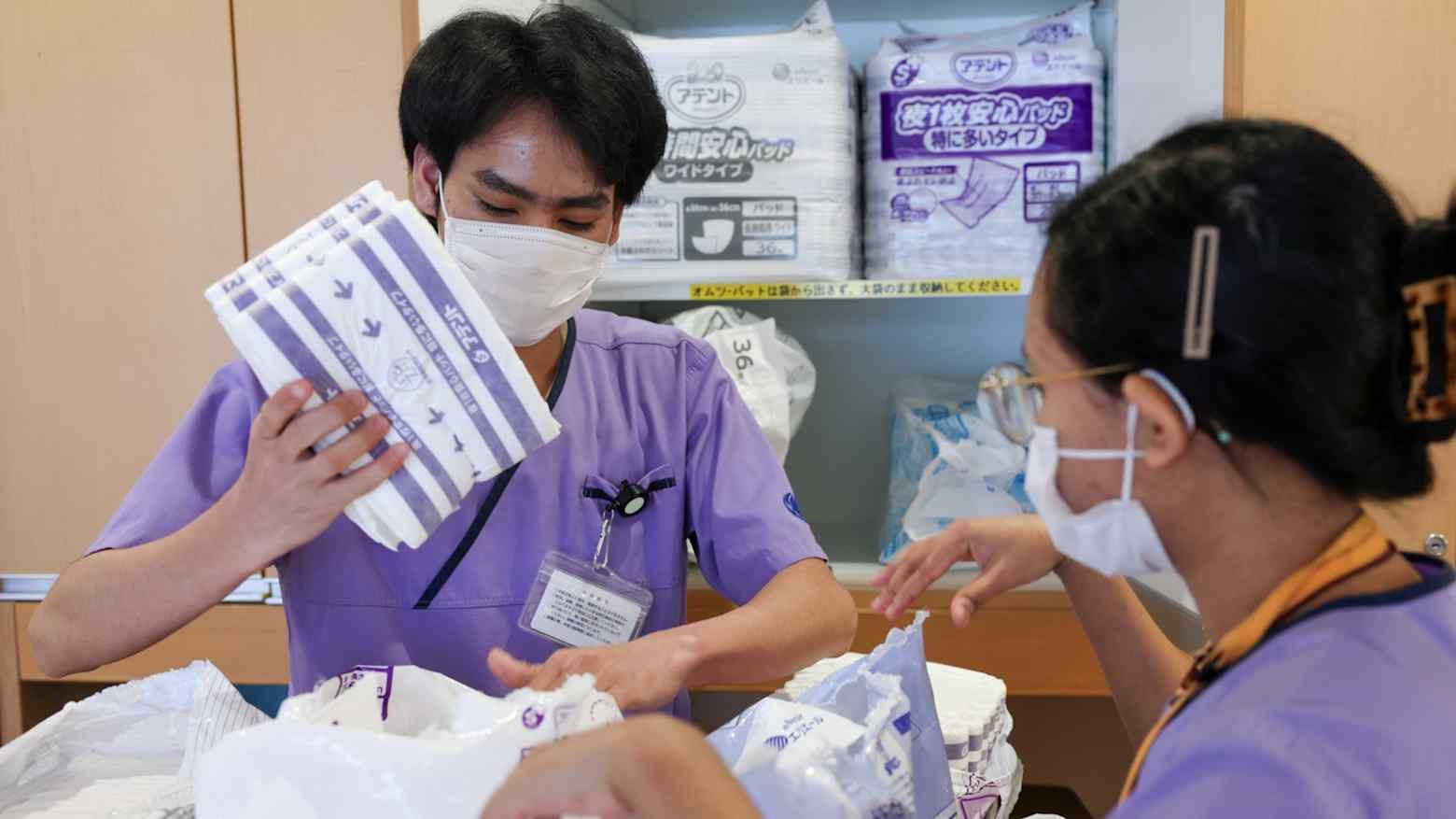 População estrangeira no Japão atinge recorde de 4 milhões, aliviando escassez de mão de obra