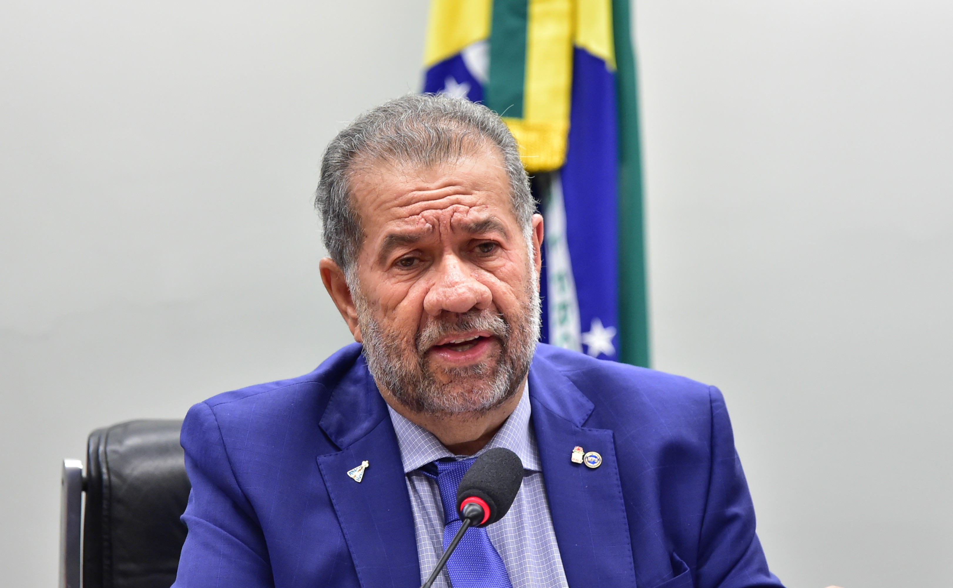 Faz um pix aí, vovô, diz Lupi ao afirmar que INSS não deveria intermediar descontos entre associações