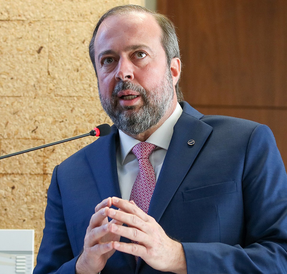 ministro-sinaliza-aproxima-o-maior-com-eletrobras-brasil-valor