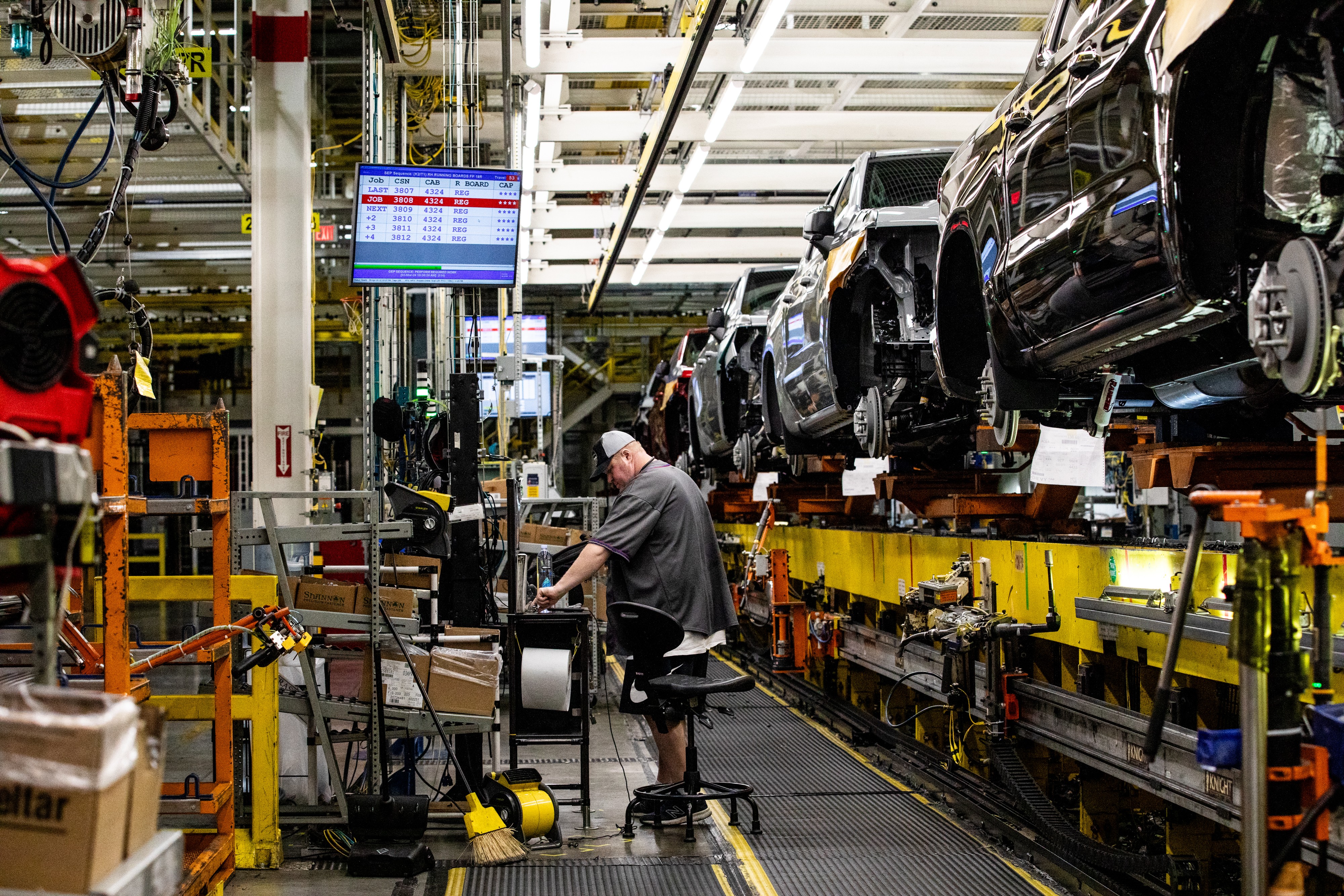 GM demora a entrar na corrida dos híbridos e vê liderança nos EUA ameaçada pela Toyota