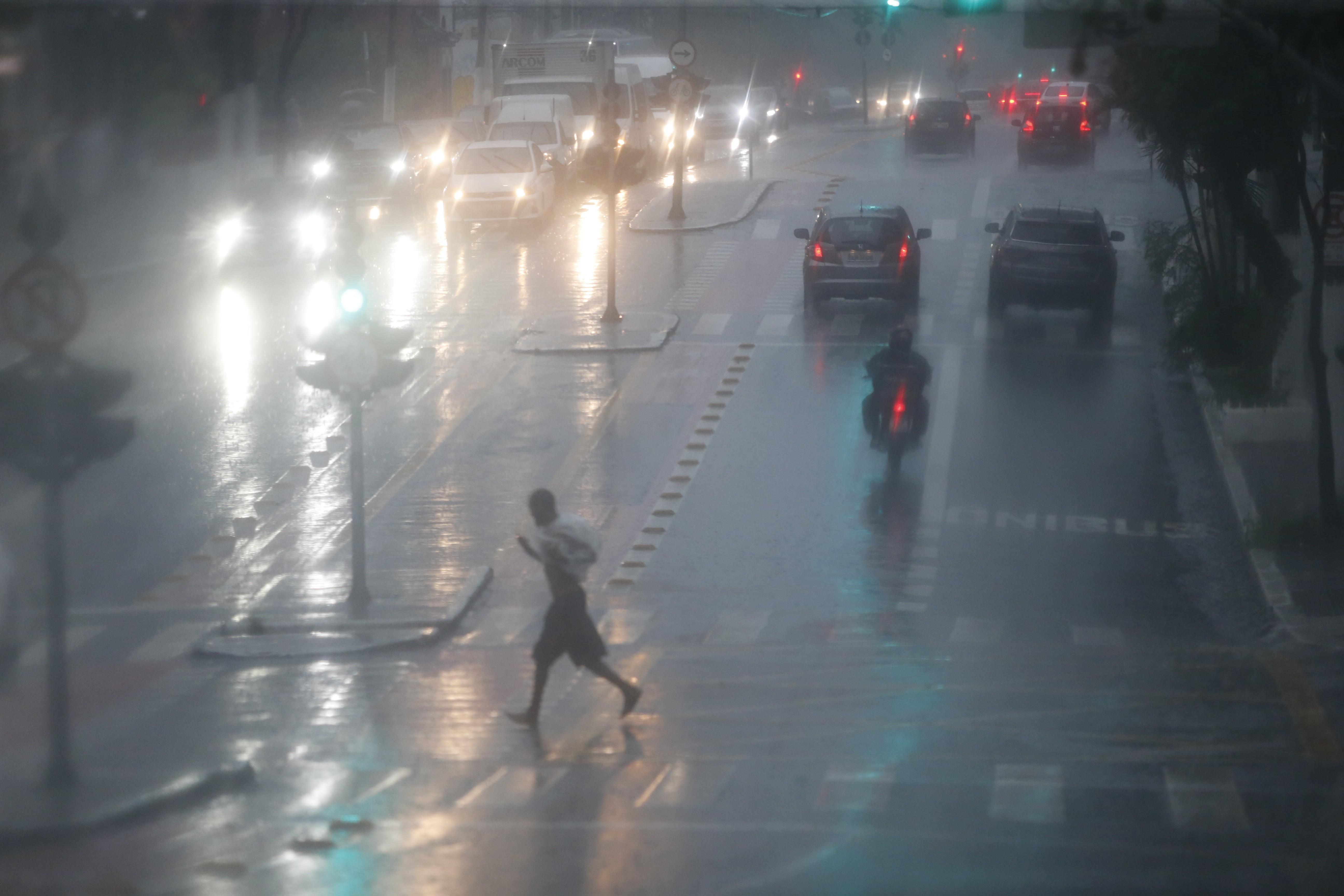 Chuva deixa cidade de São Paulo em estado de atenção para alagamentos