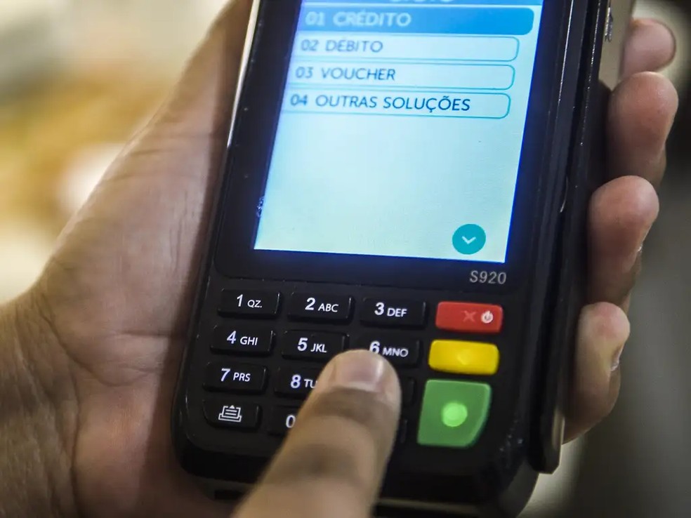 Receita Federal Intensifica Vigilância: Saiba Como Seus Dados Financeiros e Transações por Cartão e Pix Serão Monitorados