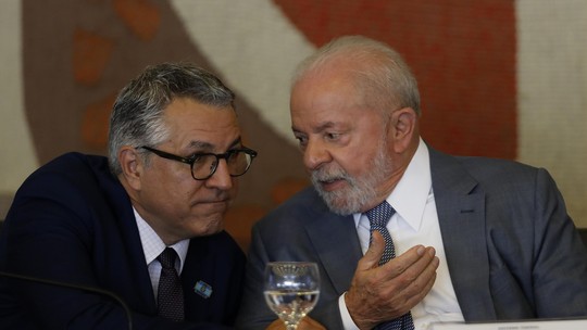 Lula e Padilha se reúnem após governo sofrer para passar MP da reestruturação dos ministérios