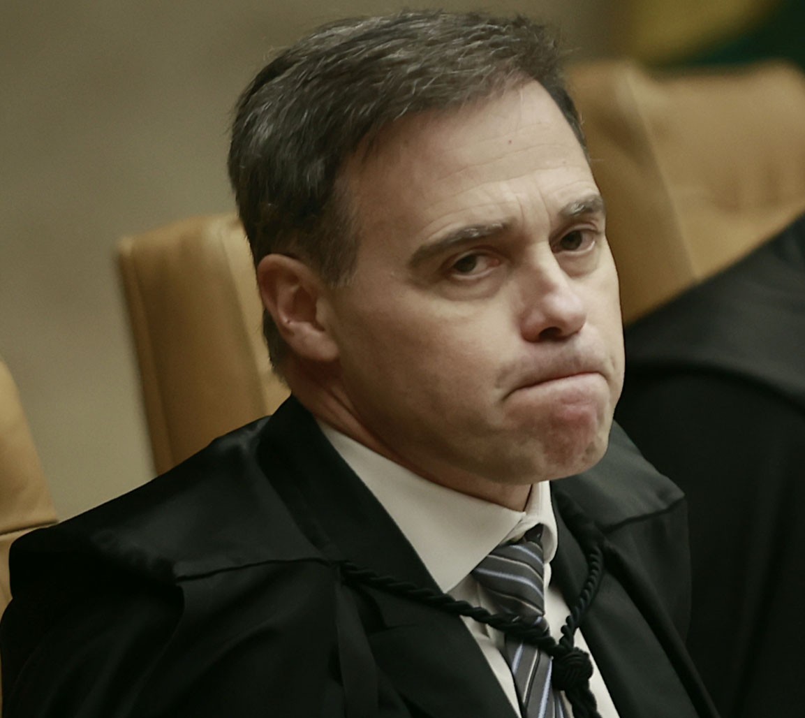 Afastamento do diretor da PF amplia crise no Supremo