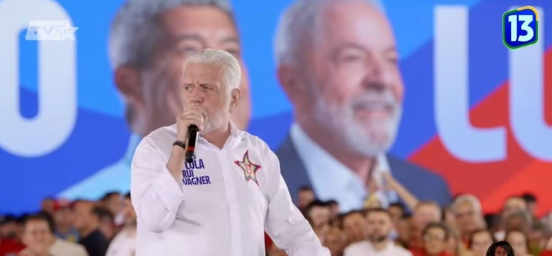 Jaques Wagner chama família Bolsonaro de 