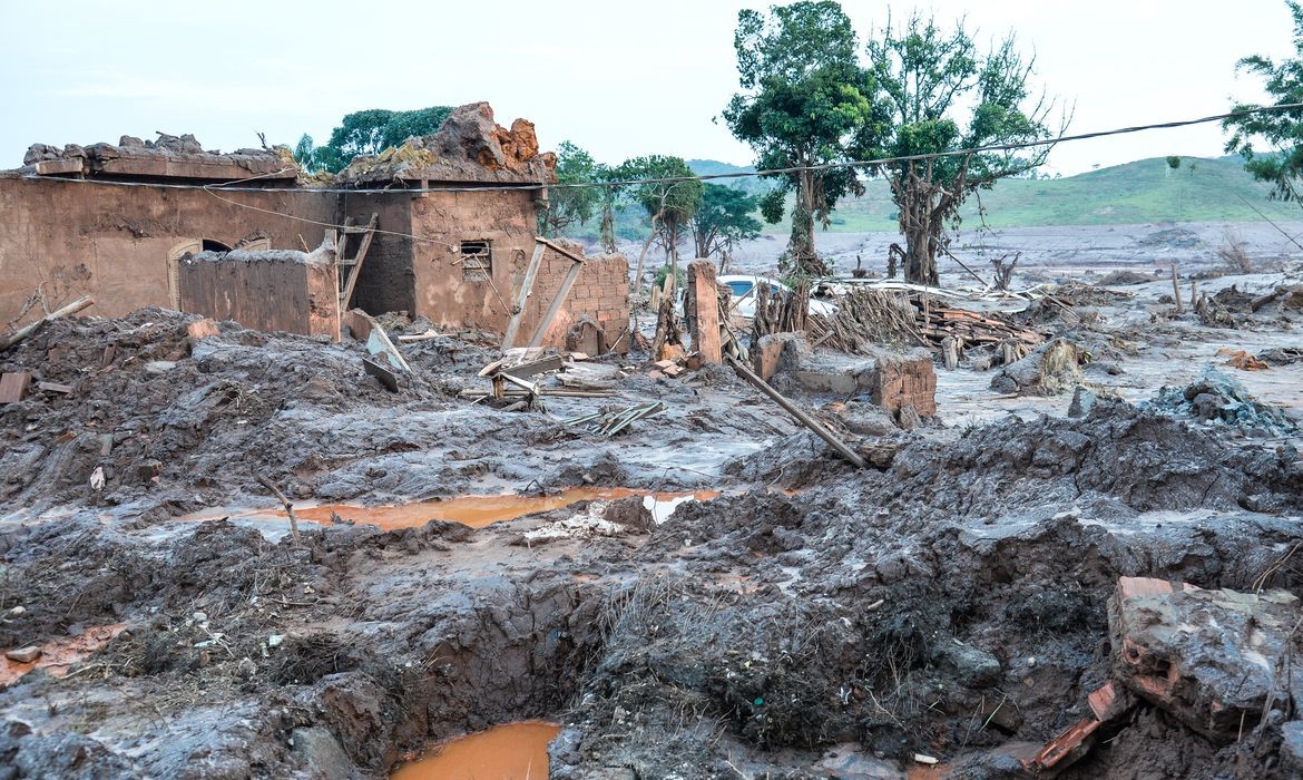 Termina julgamento em Londres contra BHP por barragem rompida em Mariana