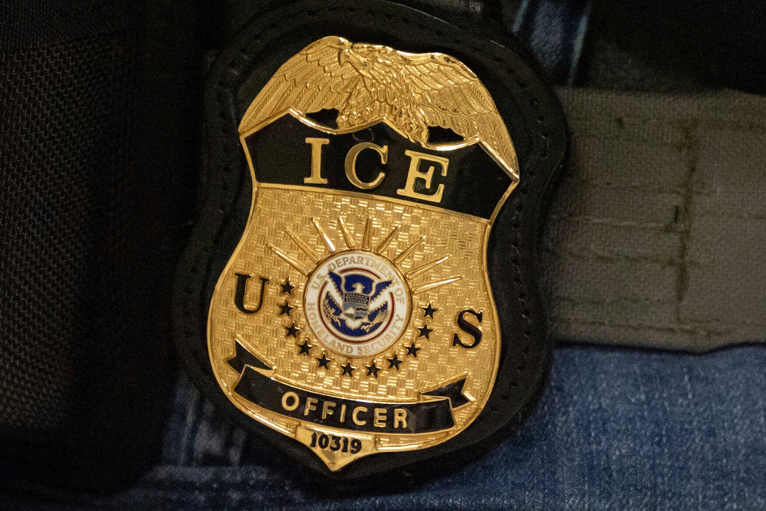 Enfermeira de Michigan é acusada de ajudar imigrante a fugir da custódia do ICE
