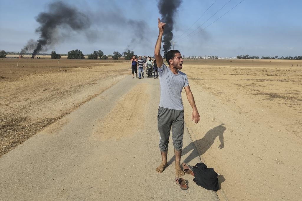 Israel anuncia ‘cerco total’ a Gaza e Hamas ameaça executar um refém ...
