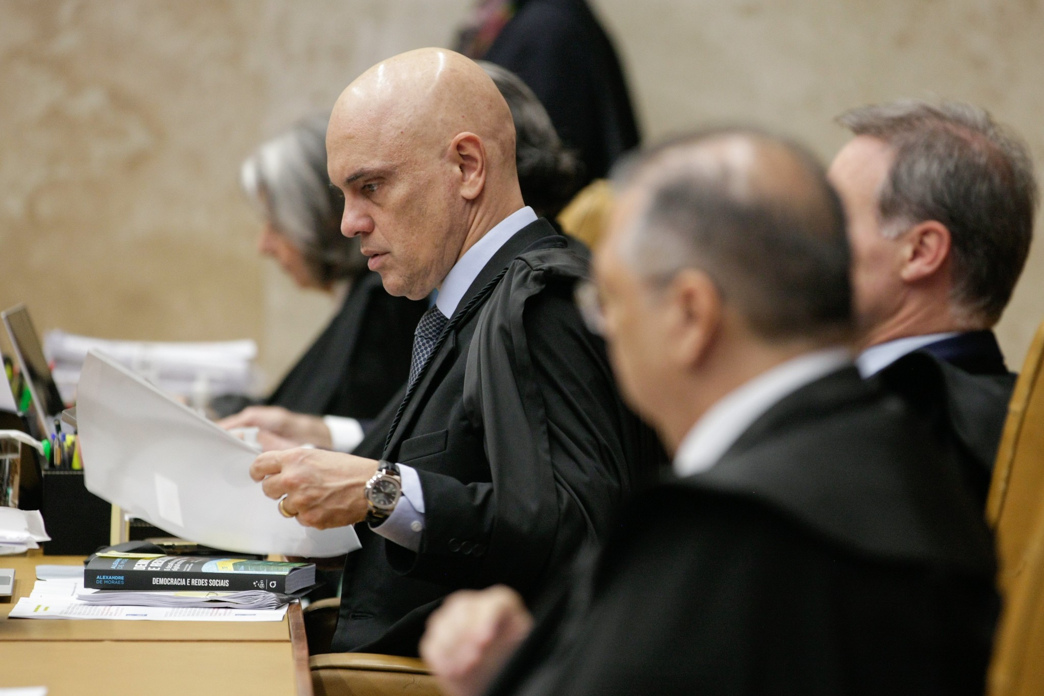 Ministros criticam 'drible' à decisão do STF e ampliam restrições a penduricalhos