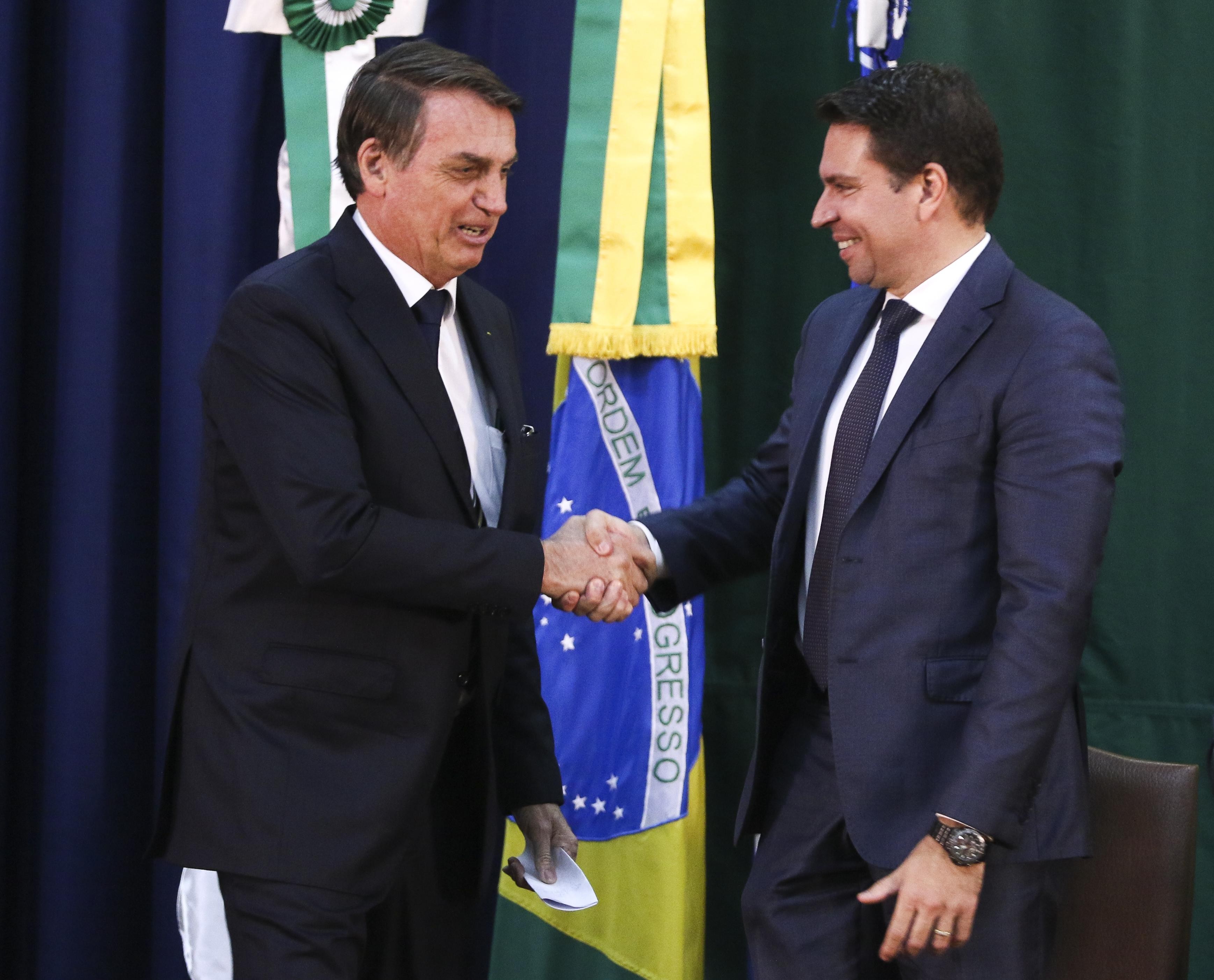 Moraes arquiva inquérito contra Bolsonaro e Ramagem no caso de Abin paralela