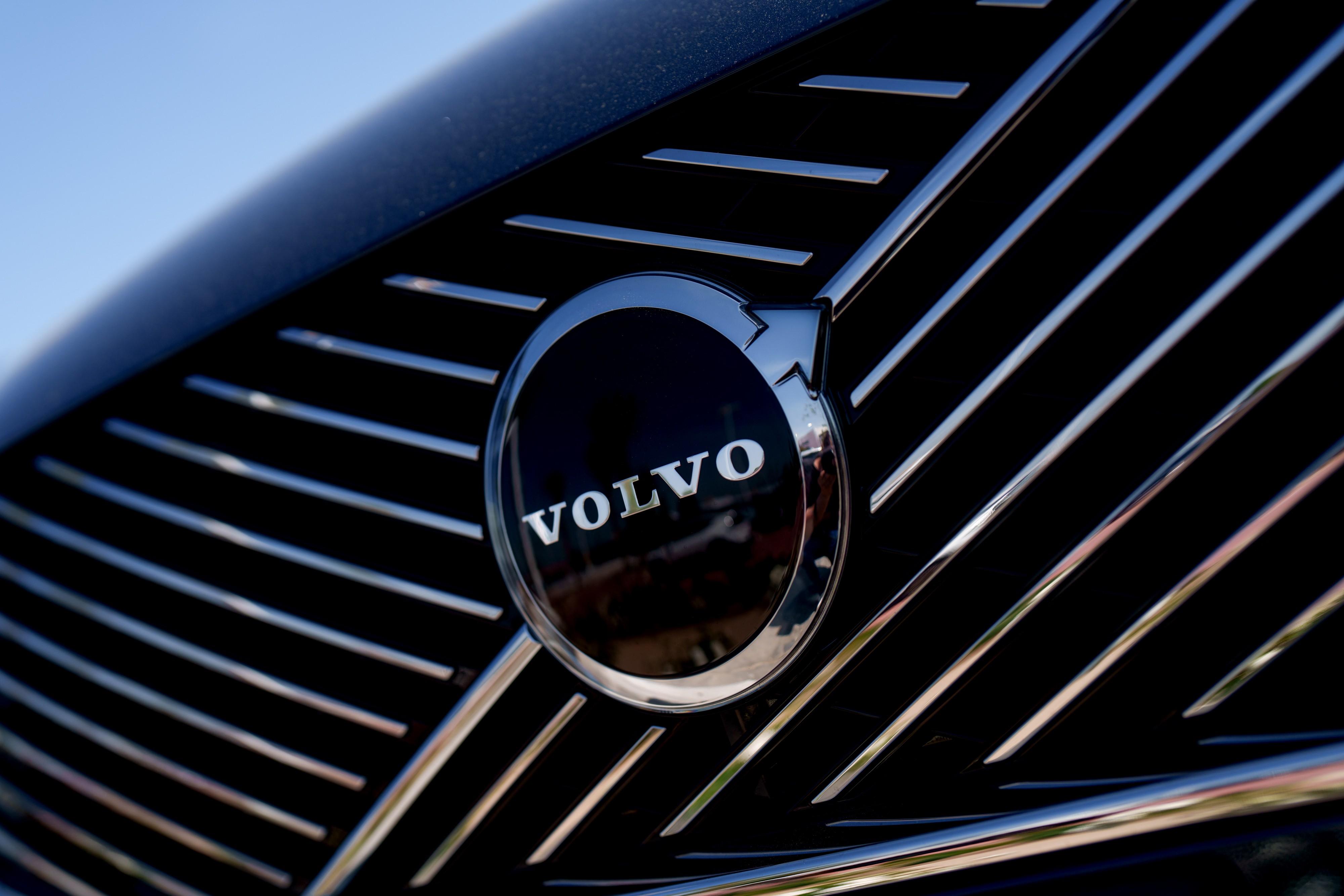 Vendas da Volvo caem 4% atingidas por fraqueza na China - QTU Questões do Universo