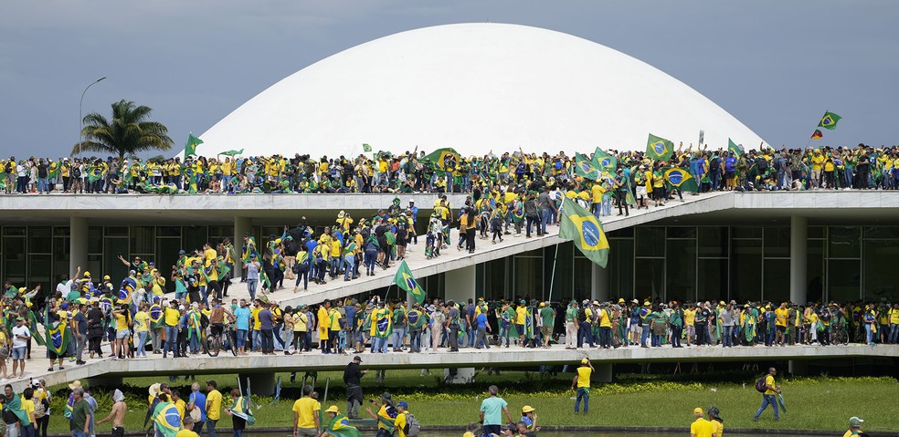 Atos antidemocráticos tomaram as sedes dos Três Poderes, em Brasília, no dia 8 de janeiro — Foto: Imagem Valor Econômico