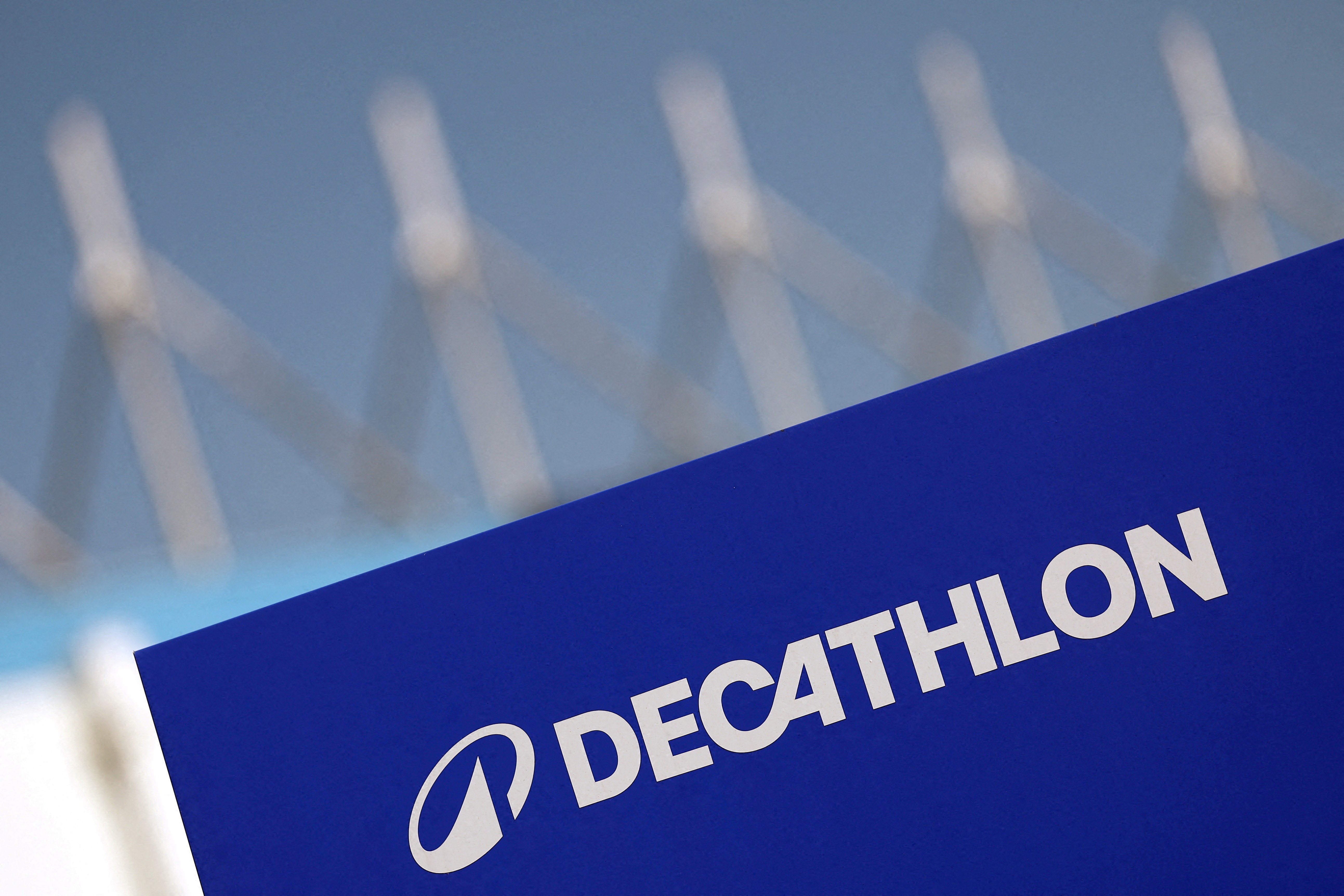 Decathlon compra 50% da Sport 2000 na França para expandir atuação em esportes de inverno - QTU Questões do Universo
