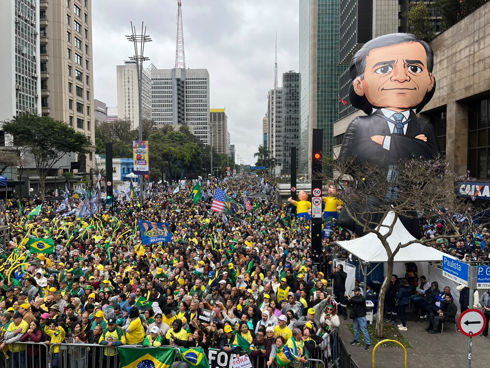 Em propaganda eleitoral, Lula foca em fim da jornada 6x1 e Flávio exibe atos do 7 de Setembro