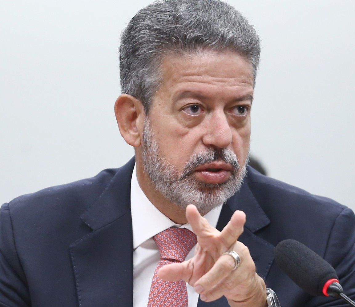 Governo consultará líderes sobre rearranjo na gestão