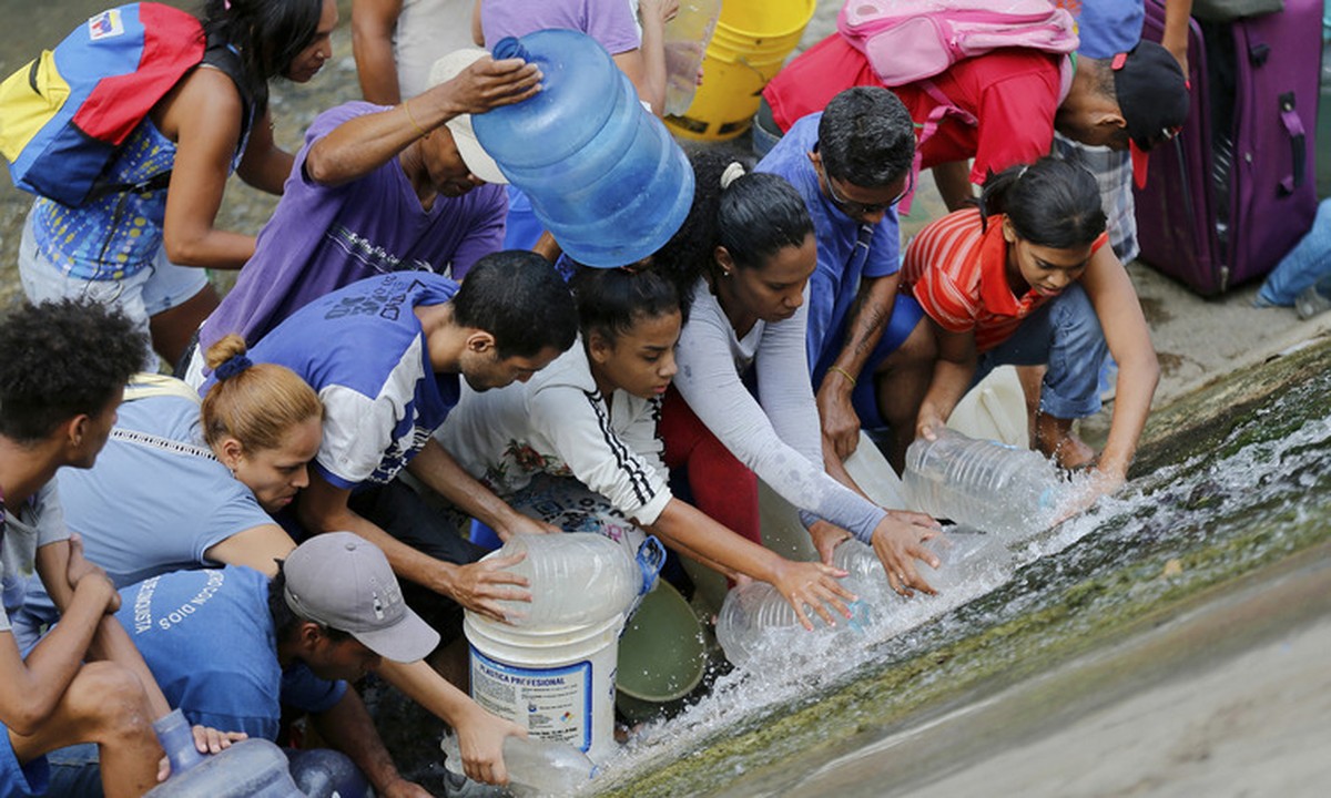 Apagões e inflação de 162% lembram venezuelanos do pior da crise