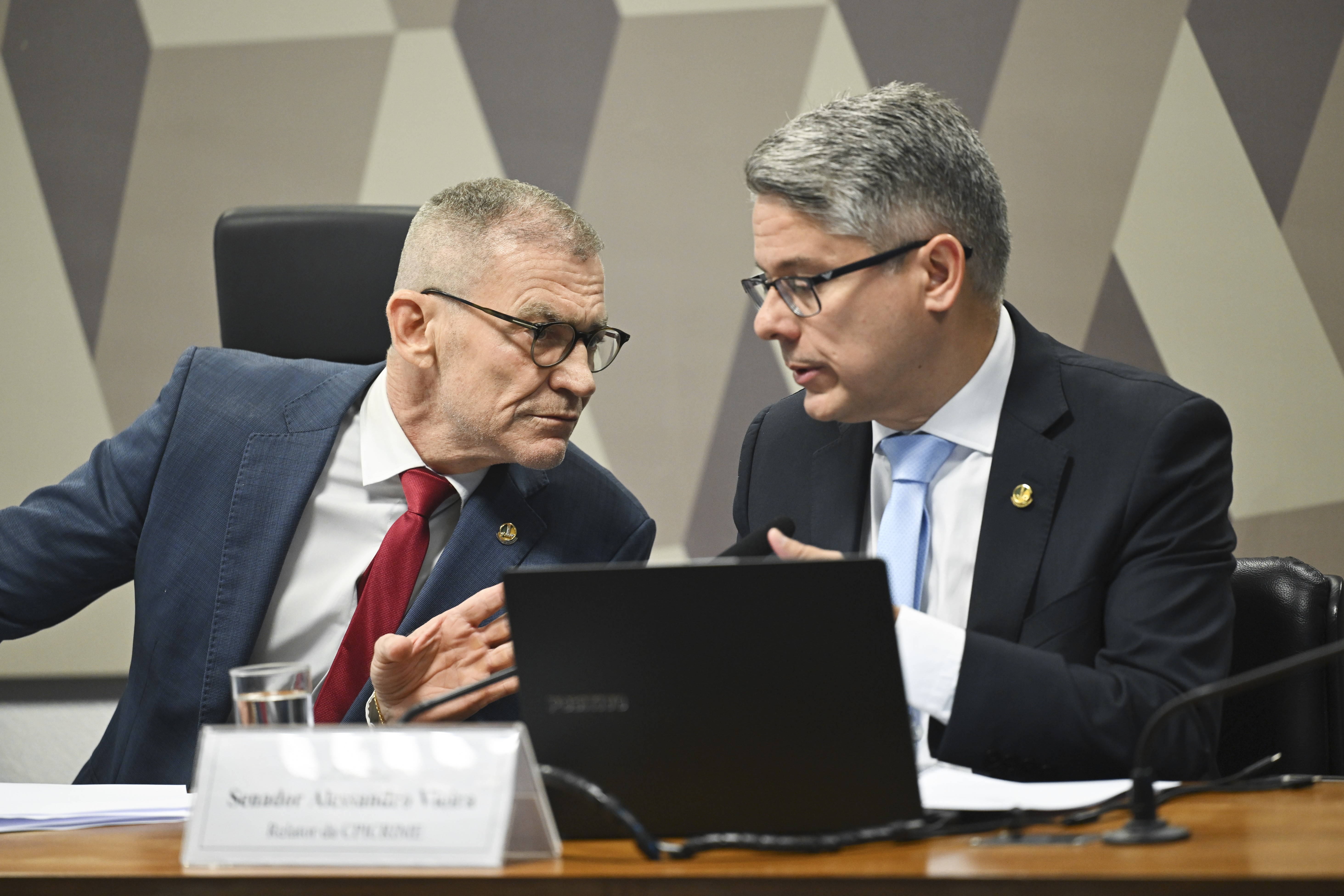 Guimarães classifica relatório da CPI do crime organizado de absurdo e diz que base votará contra