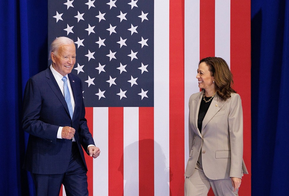 Biden (à esq.) junta-se a Kamala em comício em Maryland: campanha de vice deve ter mais apelo a trabalhadores — Foto: Aaron Schwartz/Bloomberg