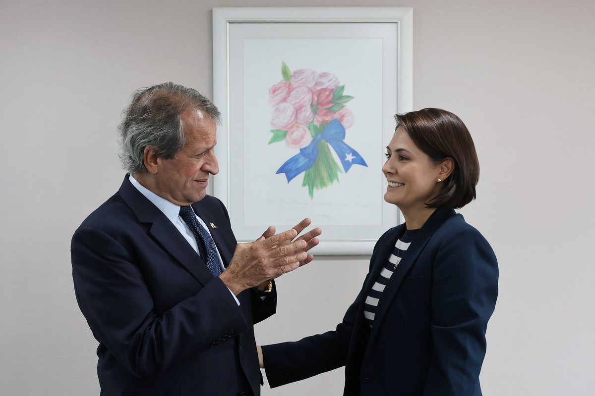 Valdemar e Michelle se unem no PL enquanto Flávio Bolsonaro deixa o país