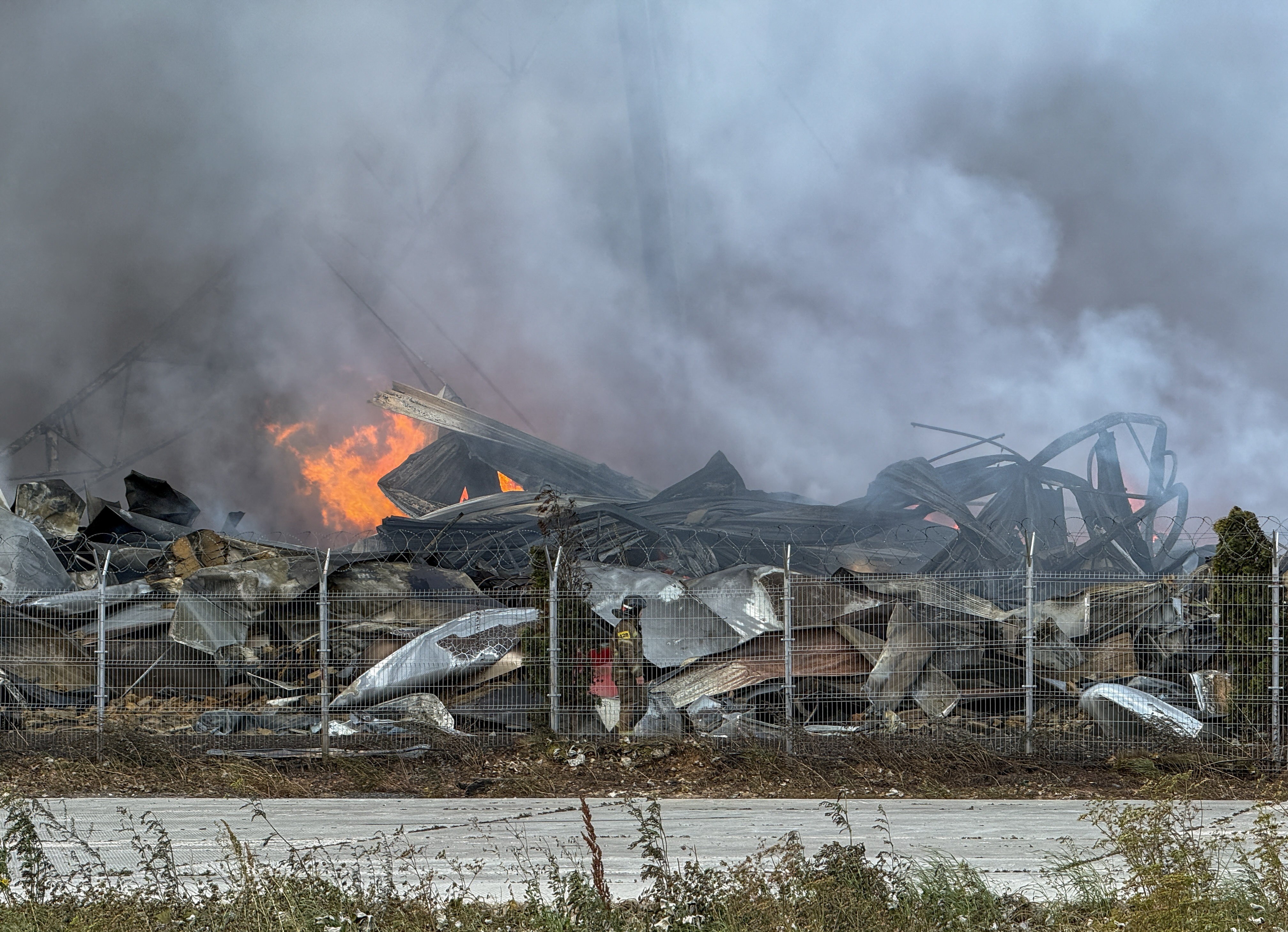 Putin ordena que governo ajude a reconstruir armazéns comerciais destruídos pela Ucrânia - QTU Questões do Universo