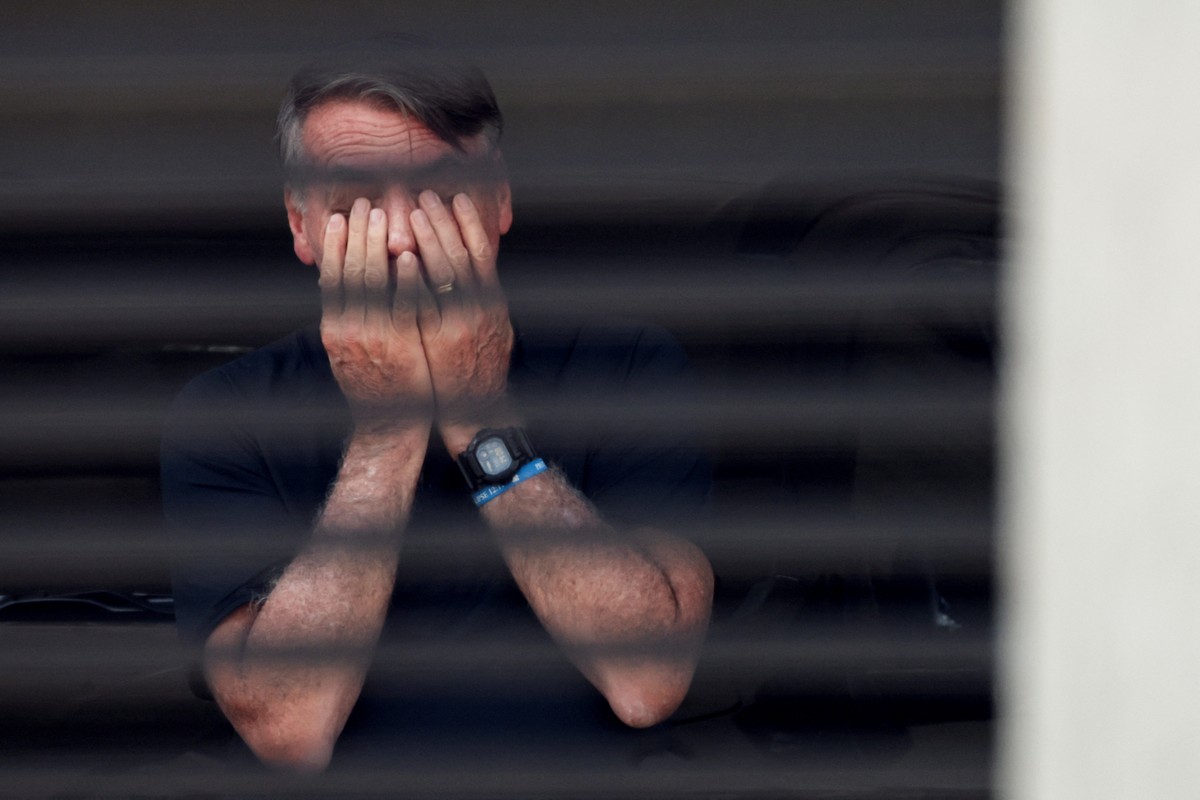 Brazil's Supreme Court Upholds House Arrest for Bolsonaro Amid Escape Fears