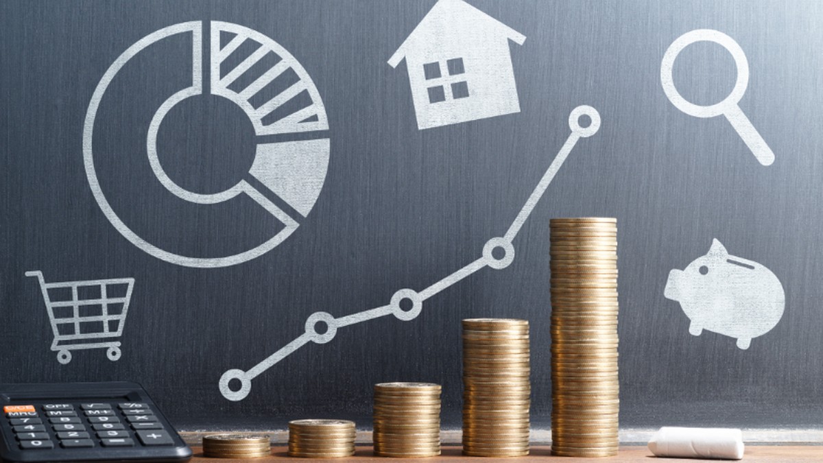 Como organizar suas finanças pessoais em 5 passos simples, com dicas de Chaaya Moghrabi para transformar sua vida financeira