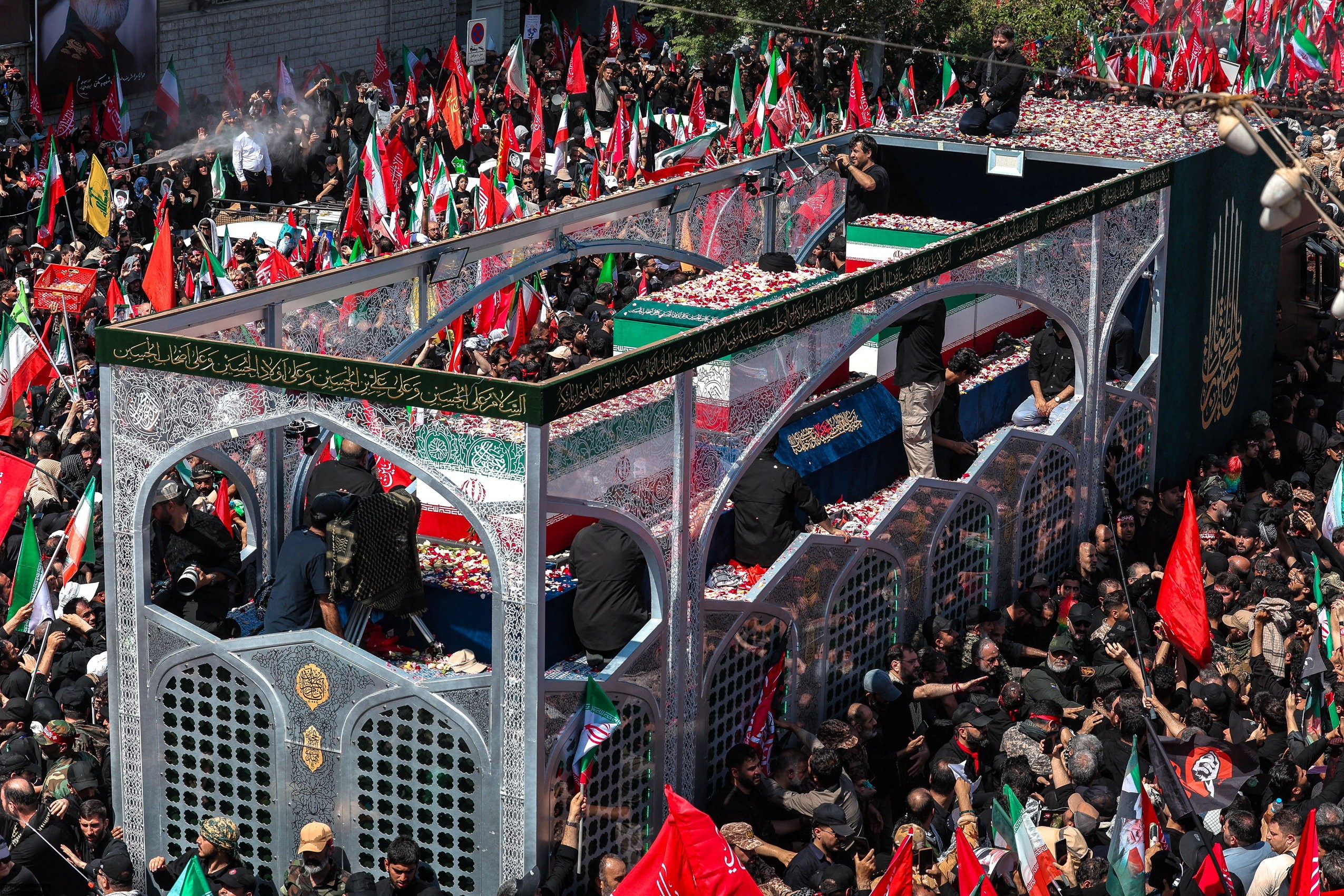 Ausência do novo líder supremo do Irã no funeral de Khamenei alimenta especulações