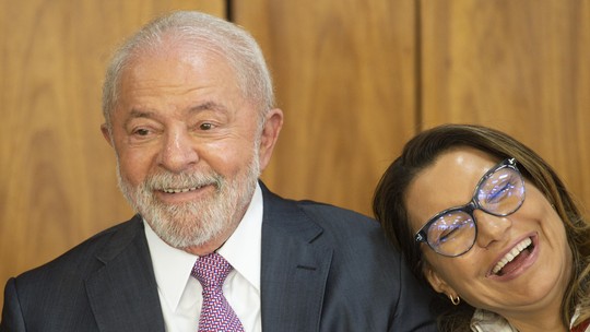 Lula adia viagem de comitiva ao RS e destaca Janja para representá-lo
