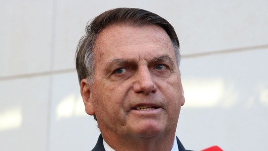Bolsonaro tentou convencer cúpula das Forças Armadas a dar golpe de Estado, mostra delação de ex-ajudante