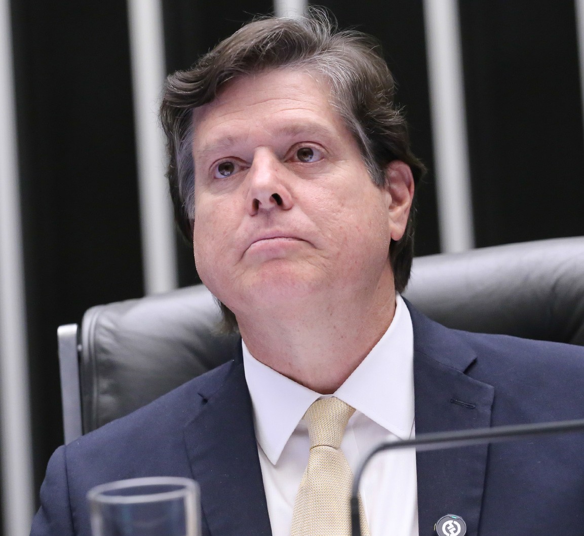 Enfraquecimento de Ibaneis leva MDB nacional a rediscutir aliança com Celina