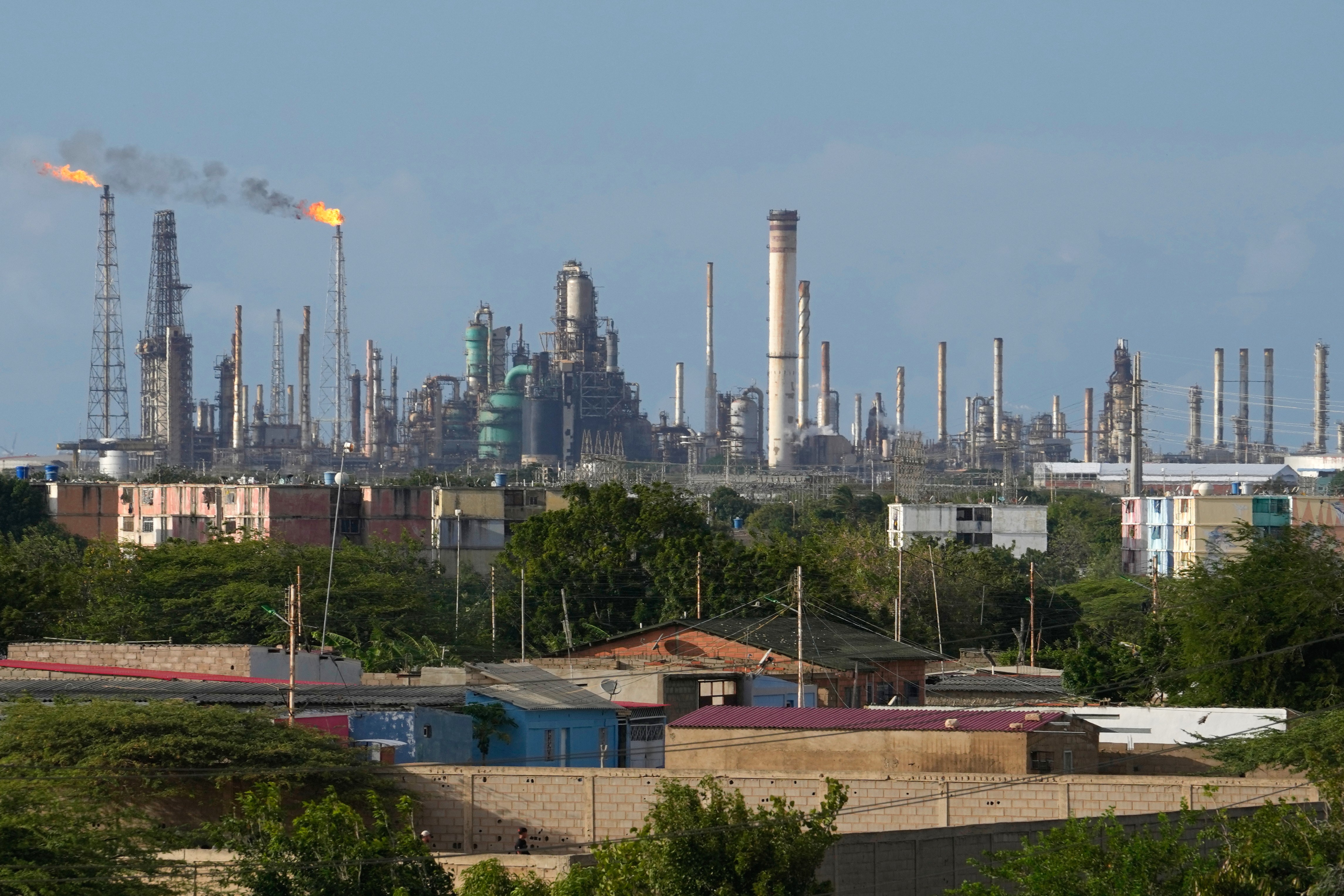 Veja o que se sabe sobre o acordo de Trump que dá aos EUA acesso às reservas de petróleo da Venezuela - QTU Questões do Universo