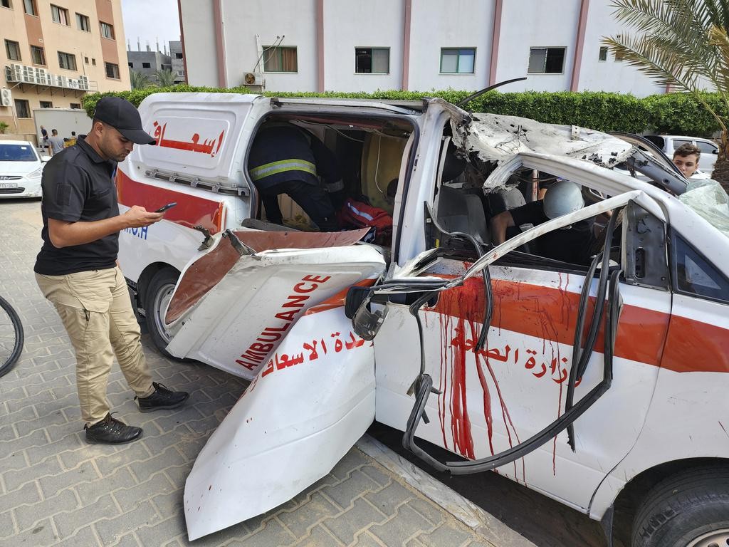 Israel ataca hospital em Gaza duas vezes e mata pelo menos 15, entre eles quatro jornalistas