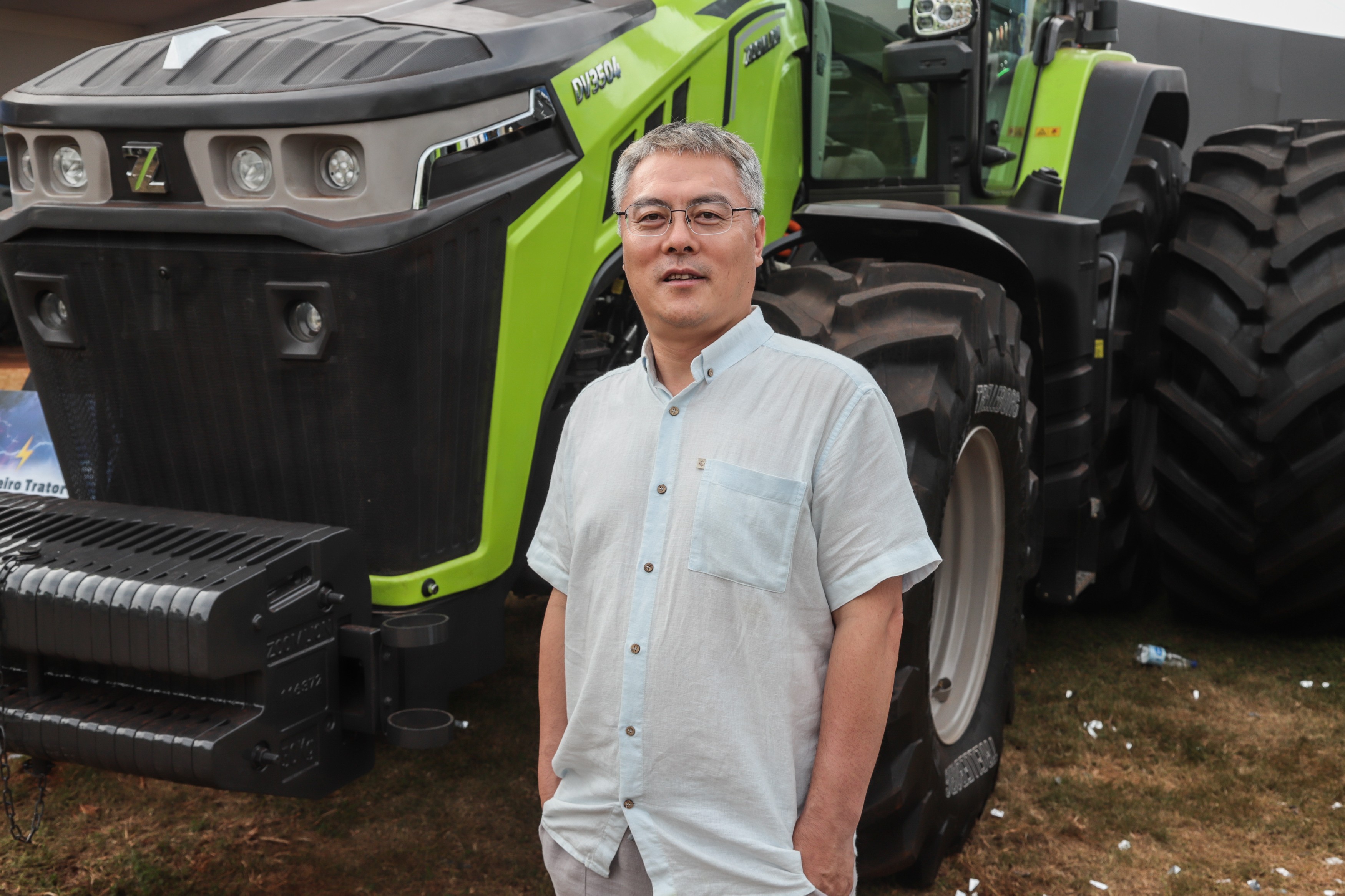 Marca chinesa lança tratores híbridos no Brasil e mira 10% do mercado