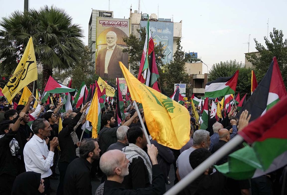 Líder supremo do Irã ordena ataque direto contra Israel — Foto: Vahid Salemi/AP
