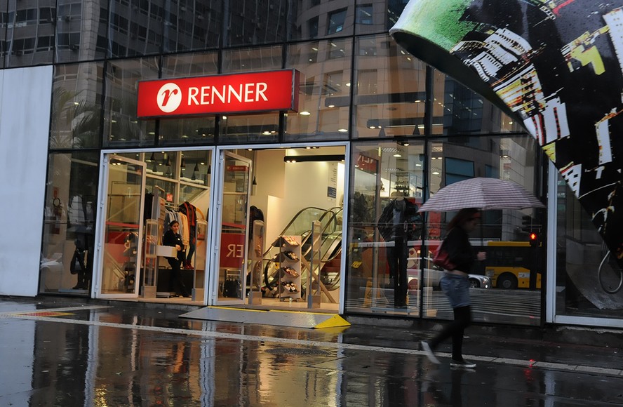 Renner tem queda de 32,9% no lucro e venda cresce pouco