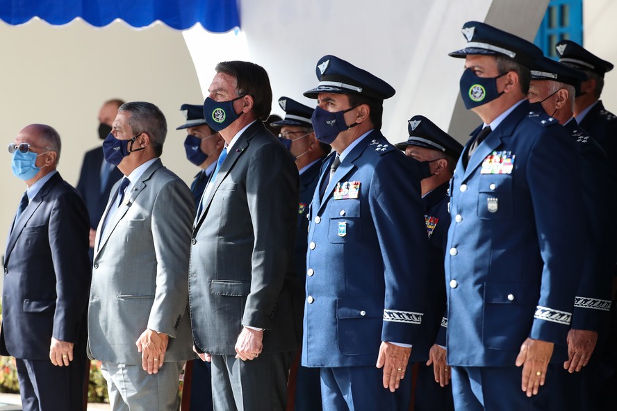 Presidente Jair Bolsonaro em cerimônia militar em Guaratinguetá (SP)