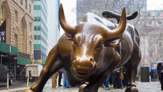 Bolsas de NY fecham em queda em meio à aversão a risco global