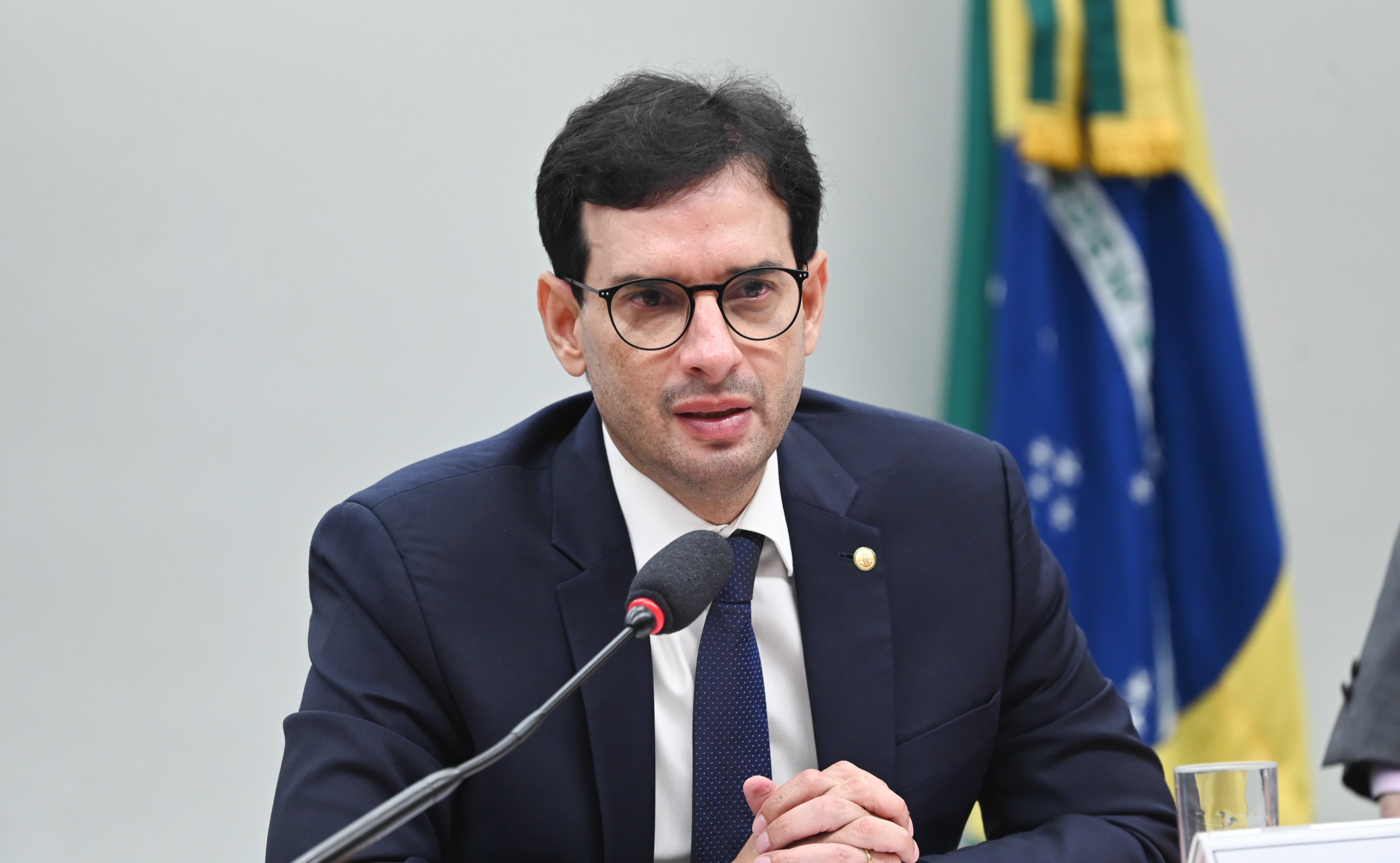 Regimes específicos devem ser regulados em projeto de lei, diz relator da PEC do fim da escala 6x1