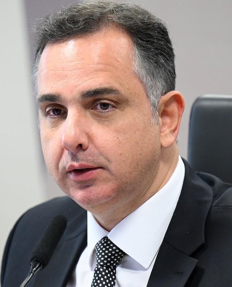 Pacheco filia-se ao PSB, mas não confirma disputa ao governo