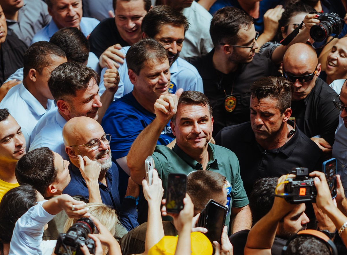 Aliados de Flávio Bolsonaro articulam voto útil e desistências na direita