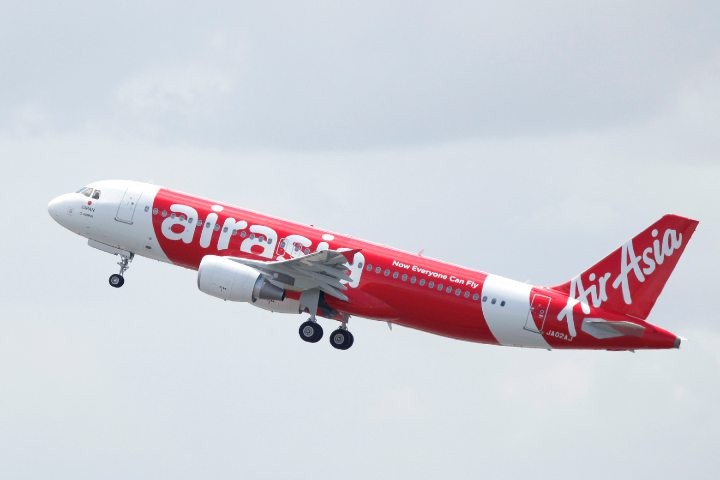 AirAsia nega resgate do governo e apreensão de aeronaves após rumor derrubar ações