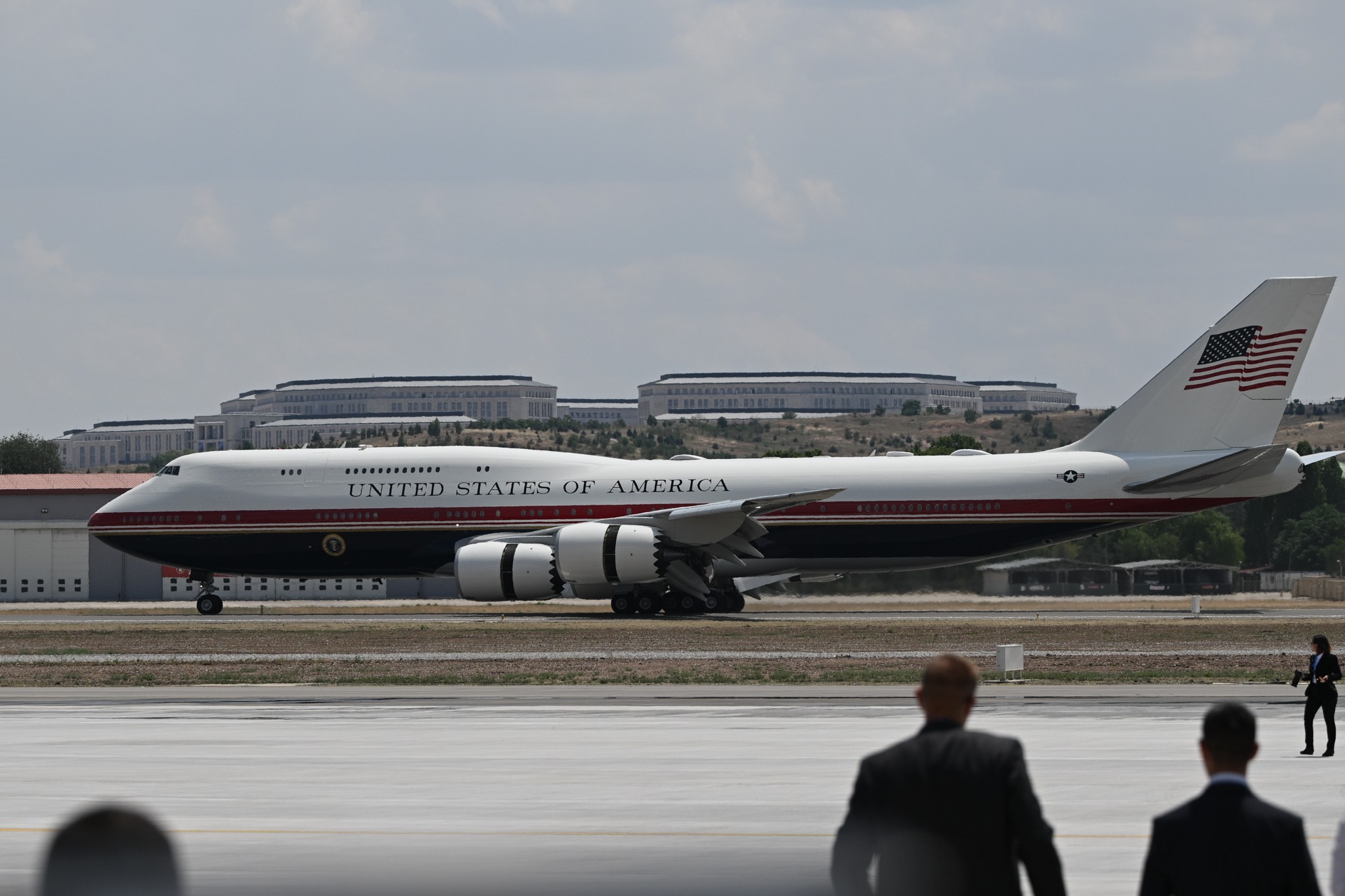 Governo Trump intima jornalistas do NYT por matéria sobre Air Force One, diz jornal