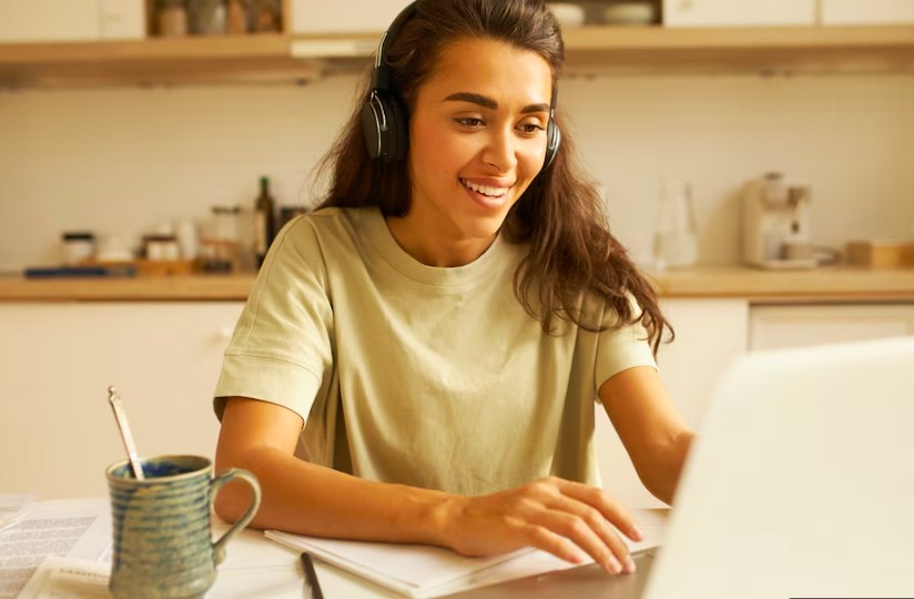 Escola DNC anuncia 100 bolsas gratuitas em cursos de tecnologia