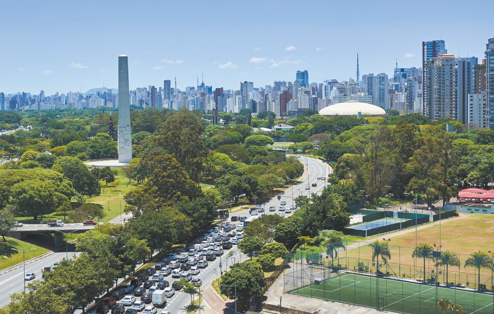 Vista do Obelisco, no Parque do Ibirapuera, no limite do bairro do Paraíso, localizado em uma das regiões mais elevadas da cidade — Foto: CIFOTART/GETTY IMAGES