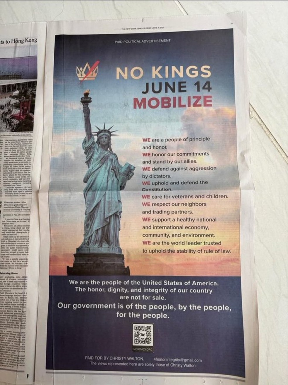 Anúncio publicado por Christy Walton no New York Times convoca para manifestação do movimento No Kings — Foto: Reprodução